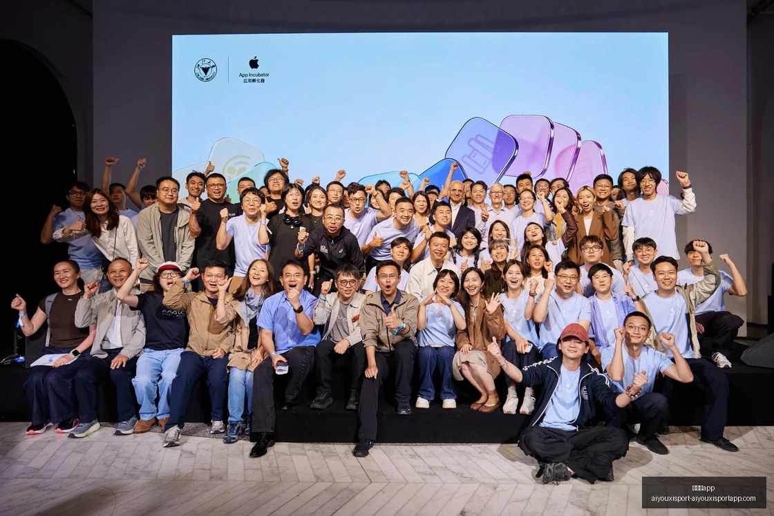 耐克电竞鞋,新发售,跨界合作吸,爱游戏app,爱游戏官网,爱游戏体育app